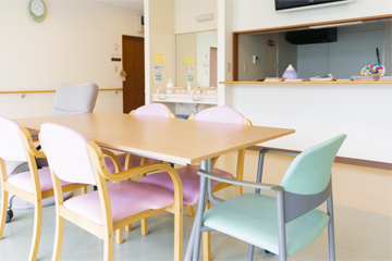 一般住宅やサービス付き高齢者向け賃貸住宅との違いについても説明させていただきます